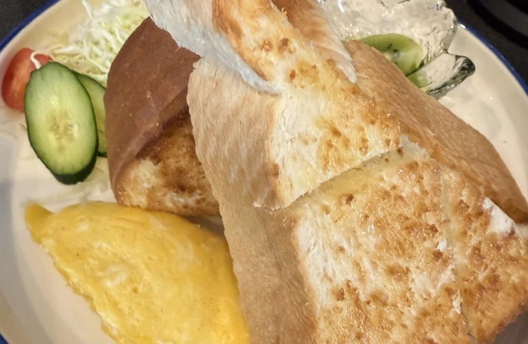 朝のひとときを特別に。隠れ家カフェで一人の時間を楽しむ。