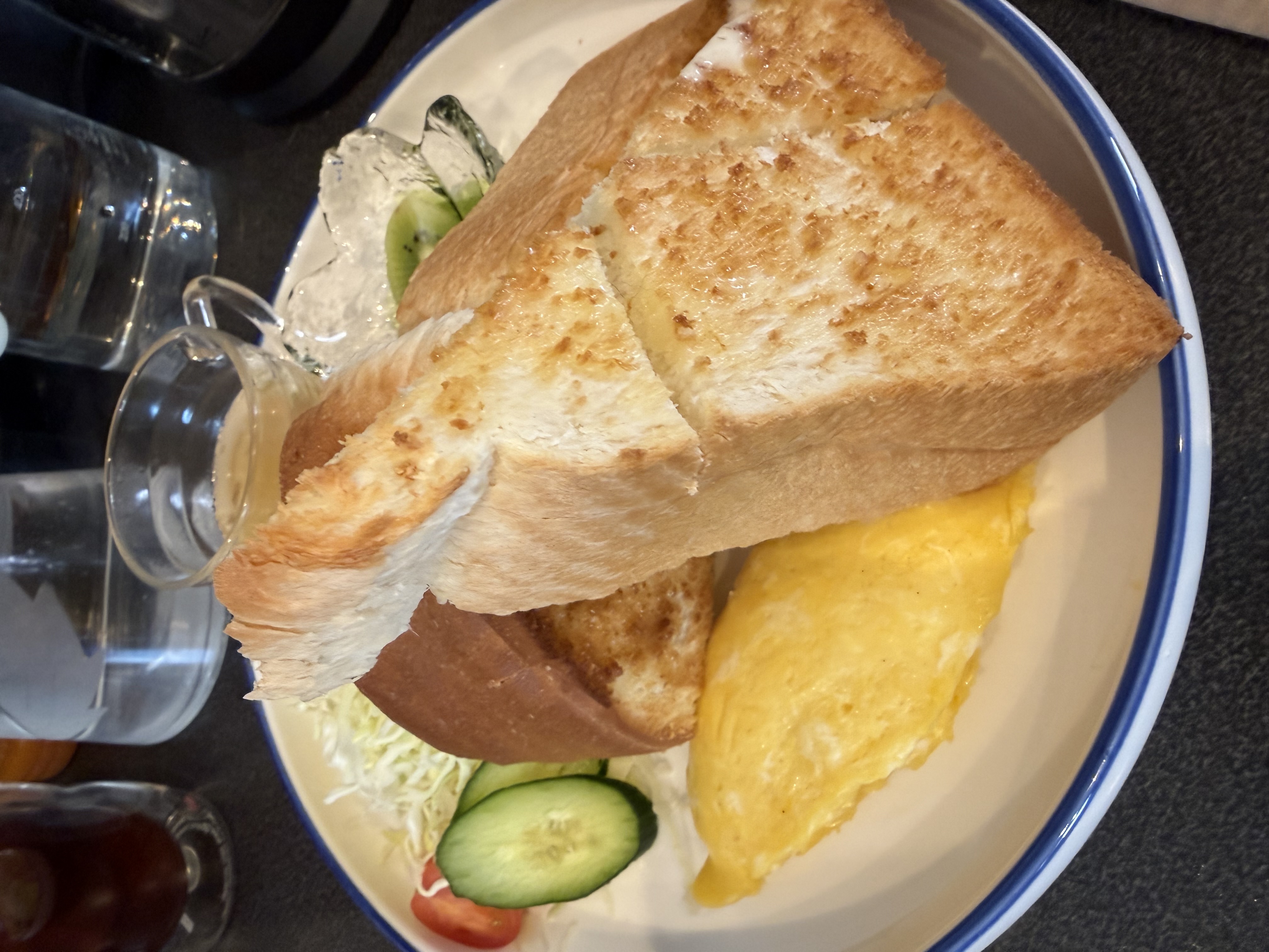 朝のひとときを特別に。隠れ家カフェで一人の時間を楽しむ。