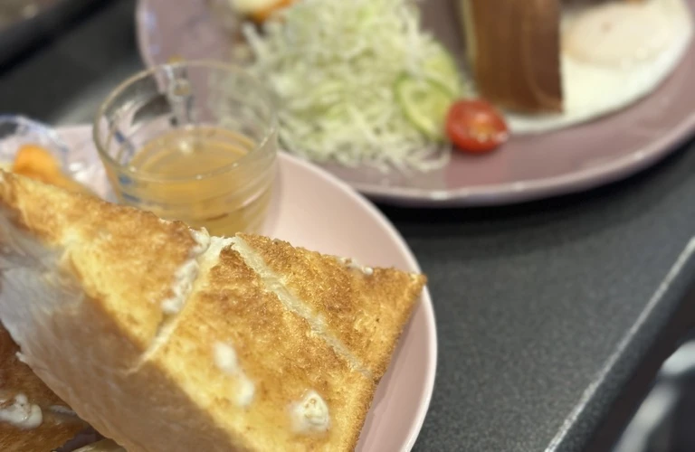 分厚いふわふわのトーストをぜひ